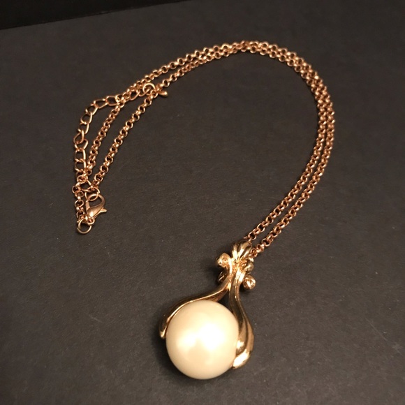 Guess Wallet/Pearl like Necklace - Picture 3 of 8